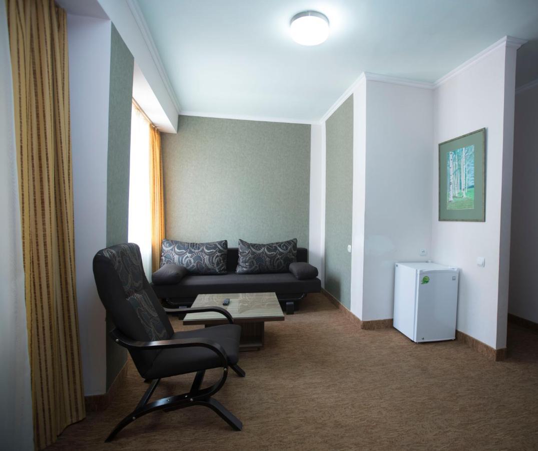 Tsaghkahovit Hotel Cahkadzor Kültér fotó