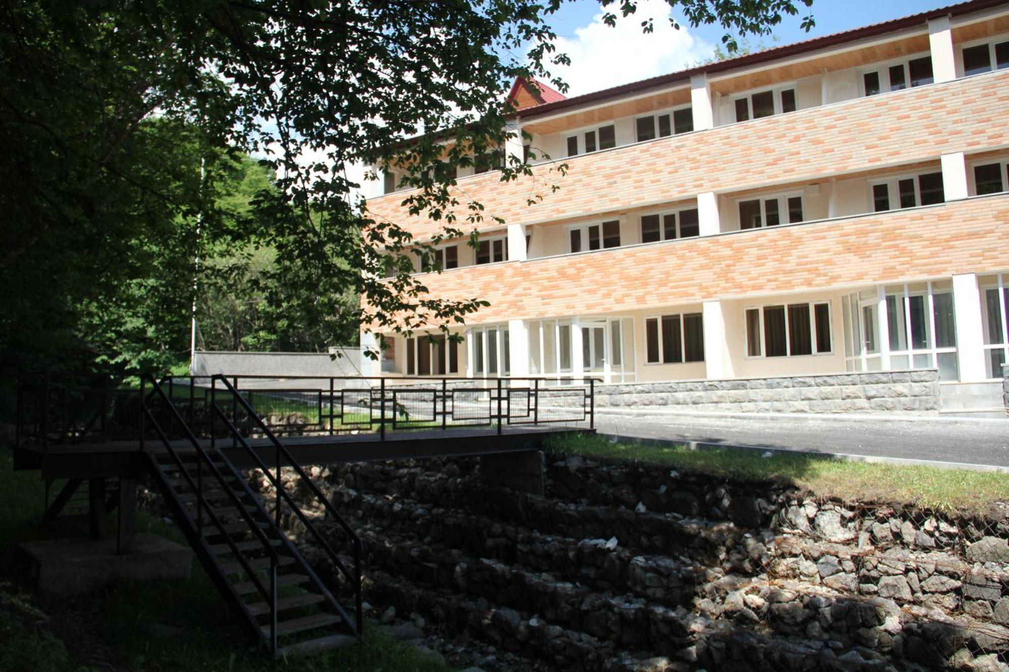Tsaghkahovit Hotel Cahkadzor Kültér fotó