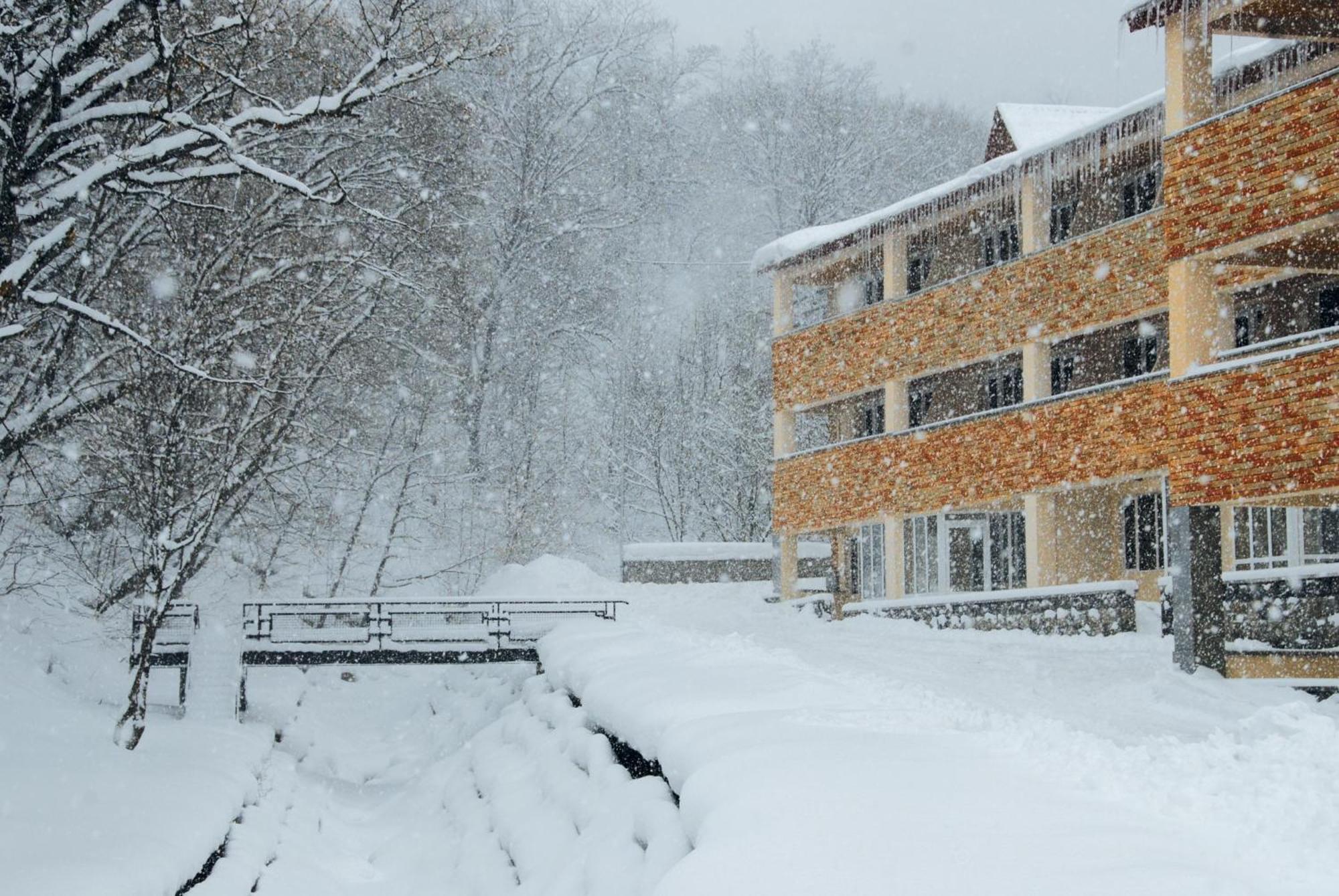 Tsaghkahovit Hotel Cahkadzor Kültér fotó
