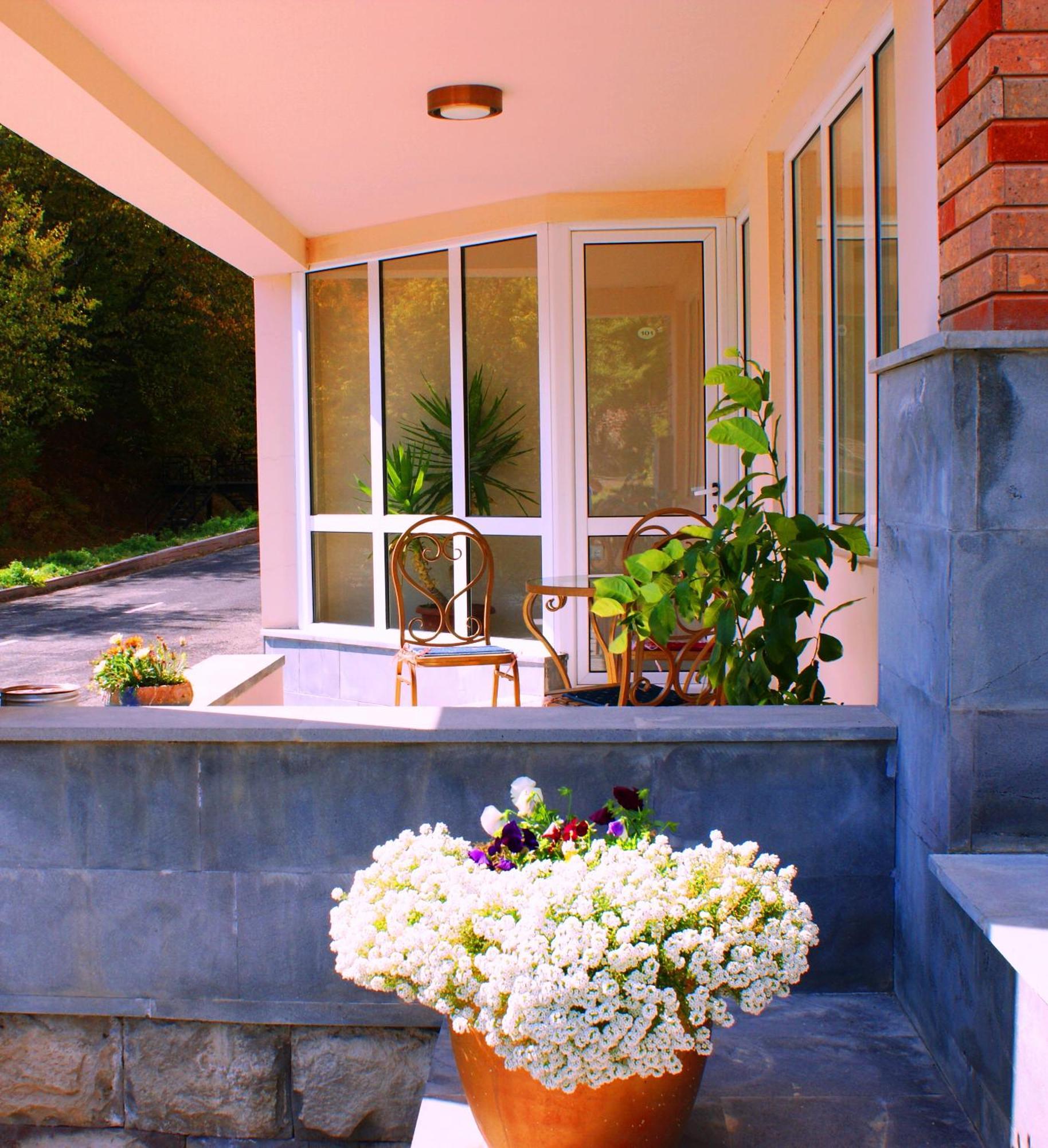 Tsaghkahovit Hotel Cahkadzor Kültér fotó