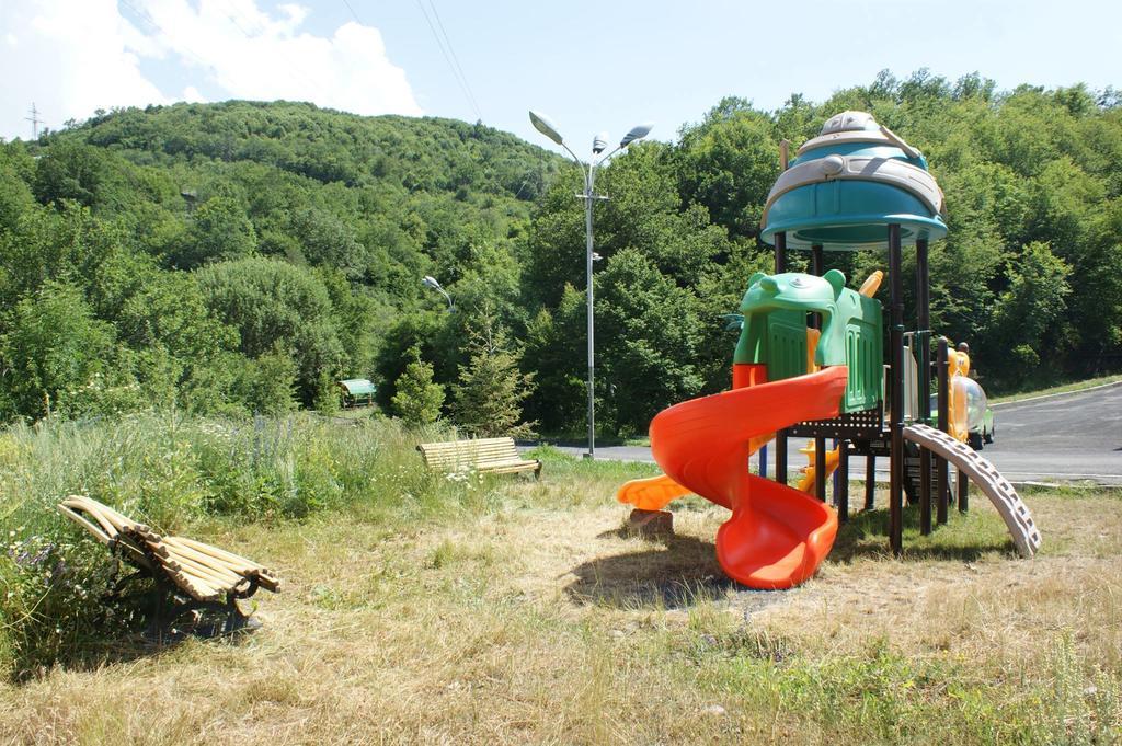 Tsaghkahovit Hotel Cahkadzor Kültér fotó